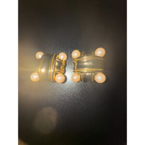 Vintage statement 1980s gold-tone and glass pearls clip-op earrings.